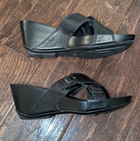 NWOB Via Spiga Wedge Sandals Criss Cross Buckle Detail Black - Picture 3 of 9